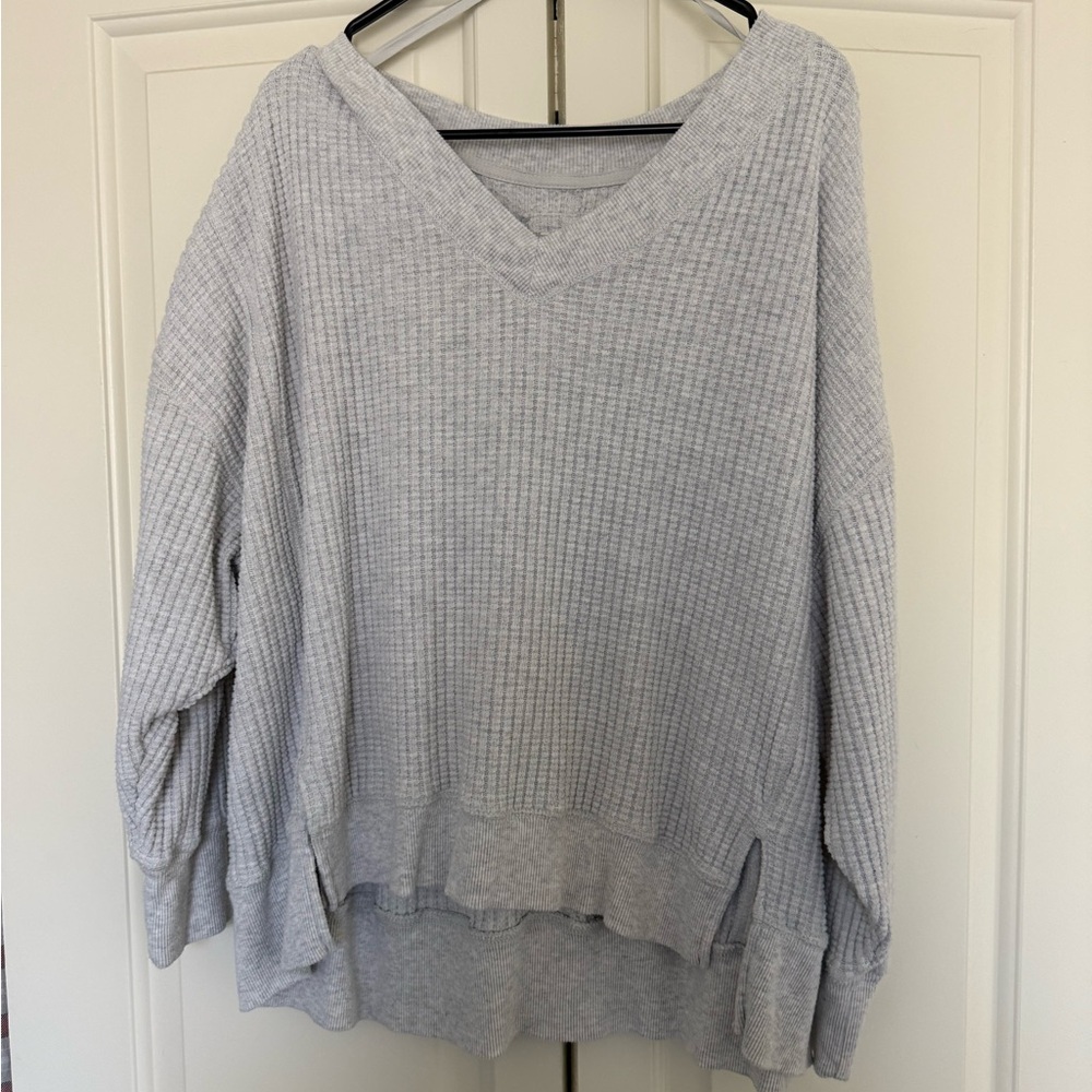 American Eagle Outfitters Light Gray V-Neck Waffle Sweater